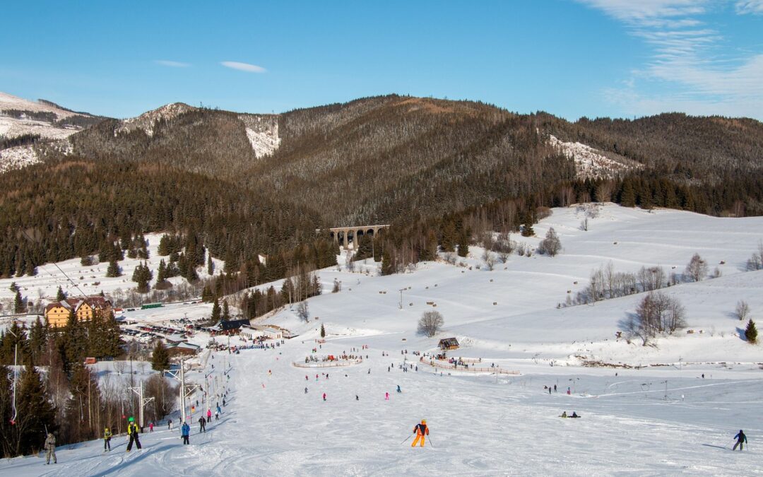 Snowcat Skiing Steamboat Springs: Unleash The Thrill: Snowcat Skiing In…