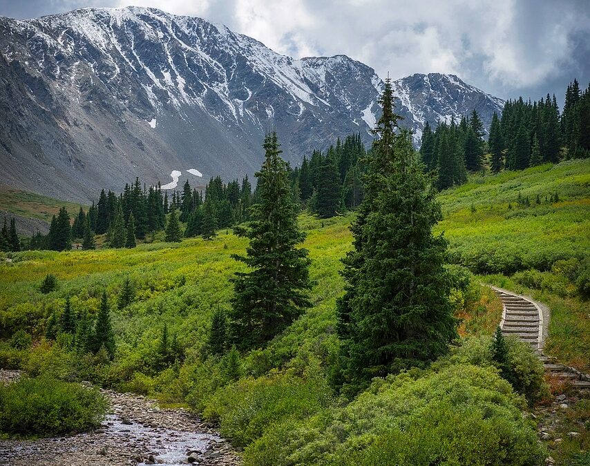 Snowcat Skiing Colorado Rockies / Escape The Crowds: Snowcat Skiing…