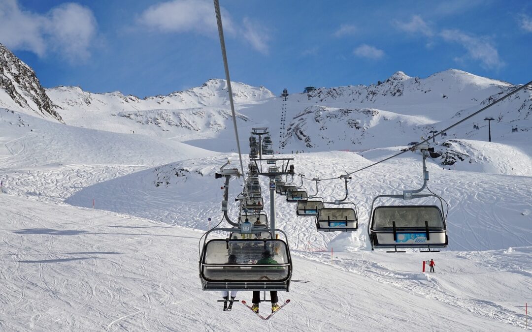 Snowcat Skiing Near Steamboat Springs / Powder Paradise: A Snowcat…